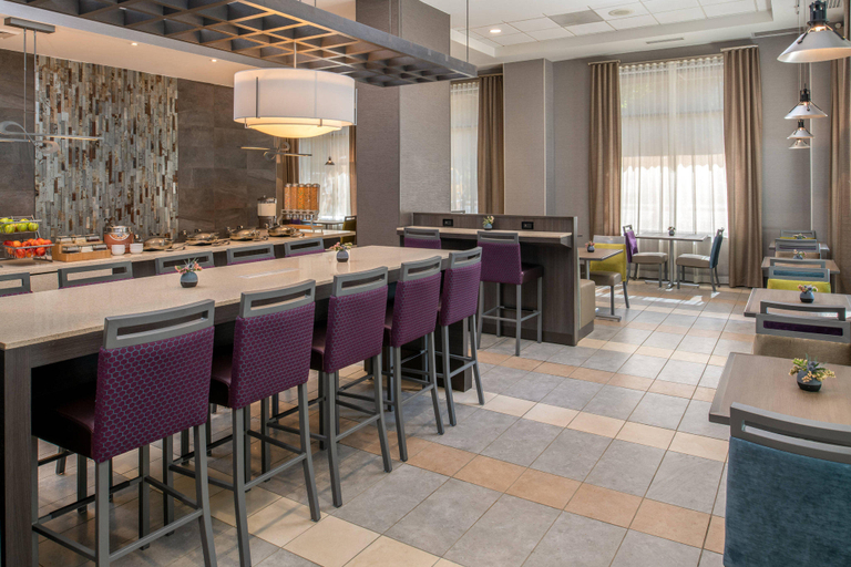 Food & Drinks 5, SpringHill Suites Seattle Downtown/South LakeUnion, Seattle