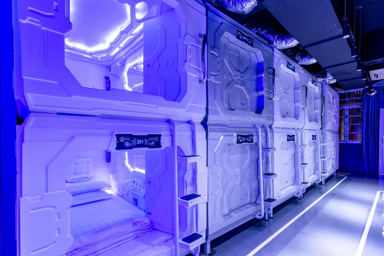 Met A Space Pod @ Arab Street, Singapura