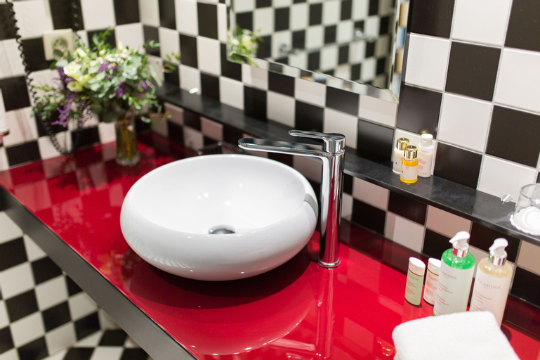 Bathroom 7