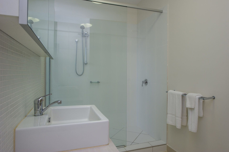 Bathroom 4, 1 Bright Point Apartment 1405, Magnetic Island
