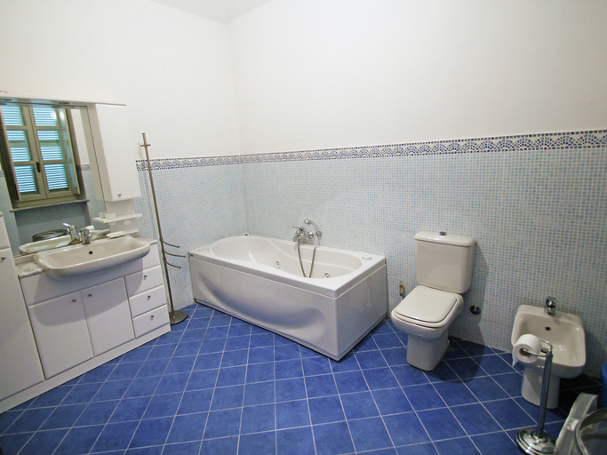 Bathroom 5, Palazzo, Cuneo