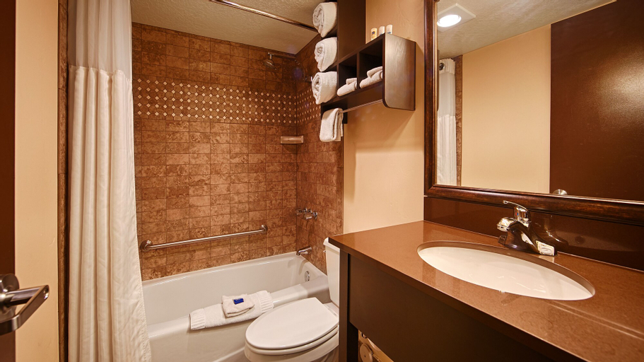 Bathroom 14