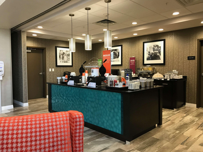 Public Area 2, Hampton Inn & Suites Moore, Cleveland