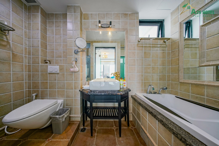Bathroom 10