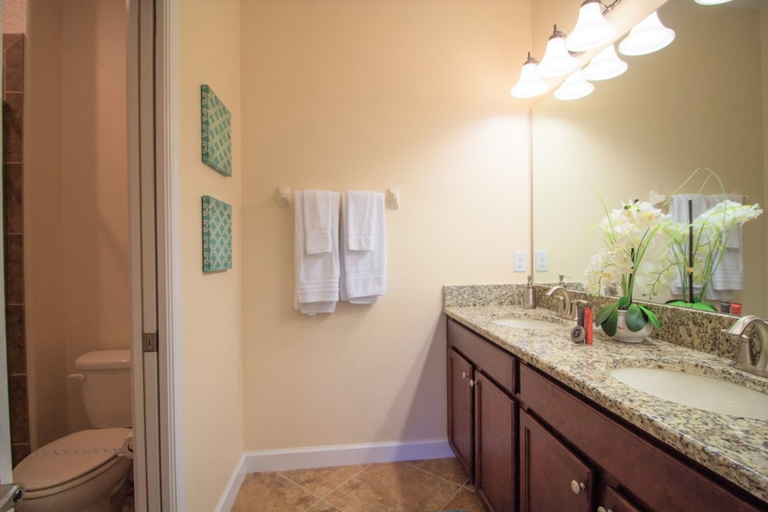 Bathroom 4, 1450 Rolling Fairway Drive, Osceola
