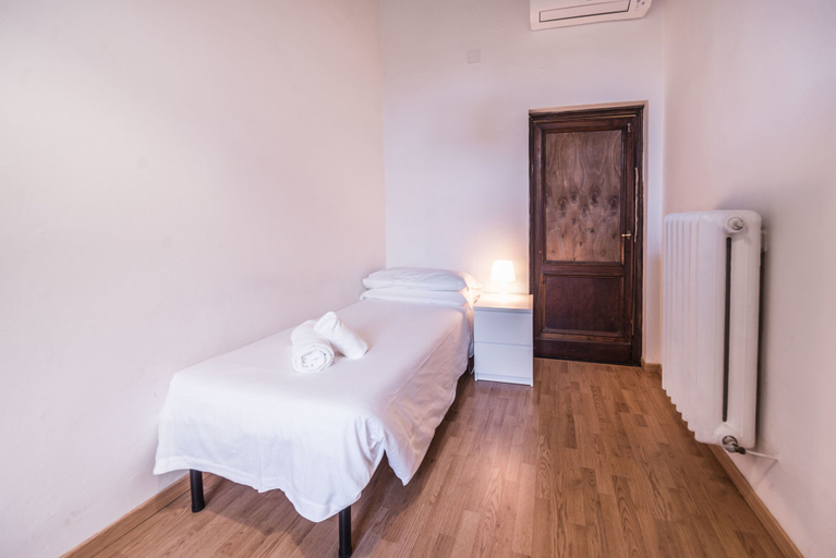 Bedroom 3, Close to The Duomo Exquisite 4BD, Florence