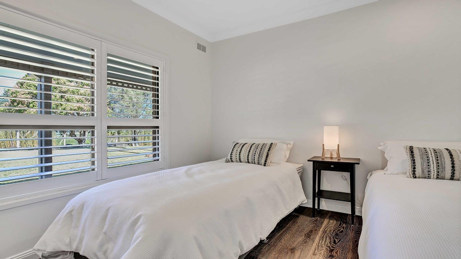 Bedroom 3, Your Luxury Escape - Paul's Farmhouse, Ballina