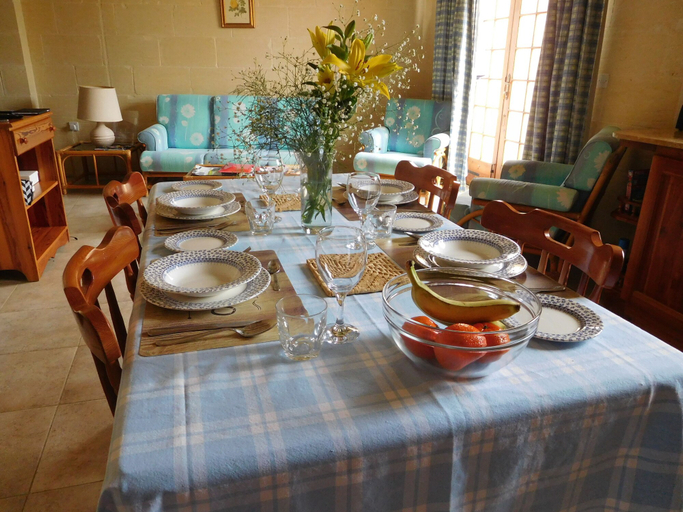 Food & Drinks, Dun Nastas Farmhouse