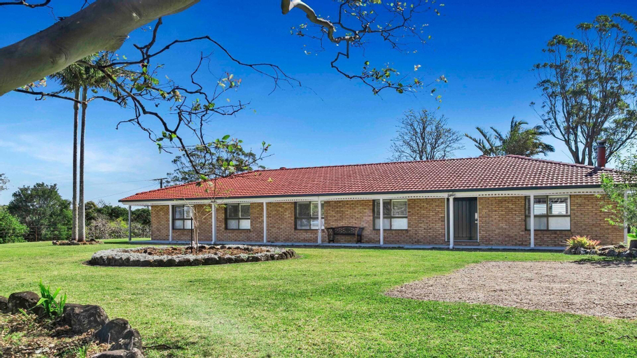 Exterior & Views 2, Your Luxury Escape - Paul's Farmhouse, Ballina