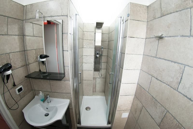 Bathroom 5, B&B Franziska Mare, Taranto