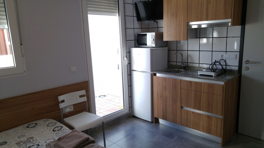 Others 5, Hostal Usera, Madrid
