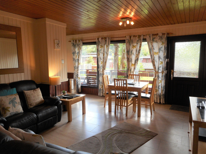 Others 5, Birch Lodge 13 with Hot Tub, Dumfries and Galloway