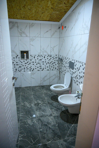 Bathroom 4, Hotel Joni Restaurant, Pogradecit
