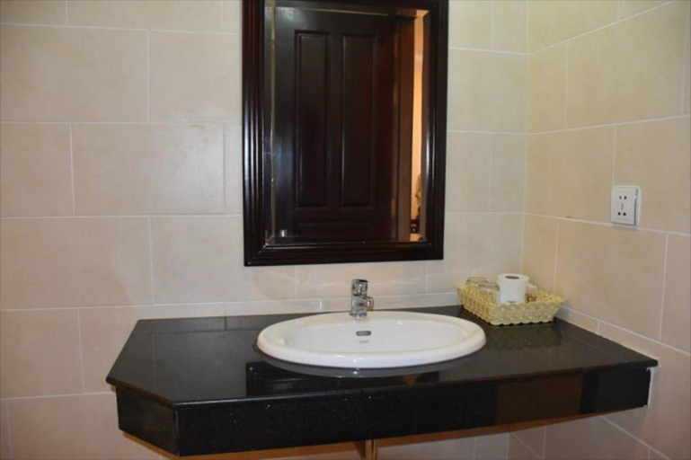 Bathroom 4, Sovannphum Hotel, Svay Pao