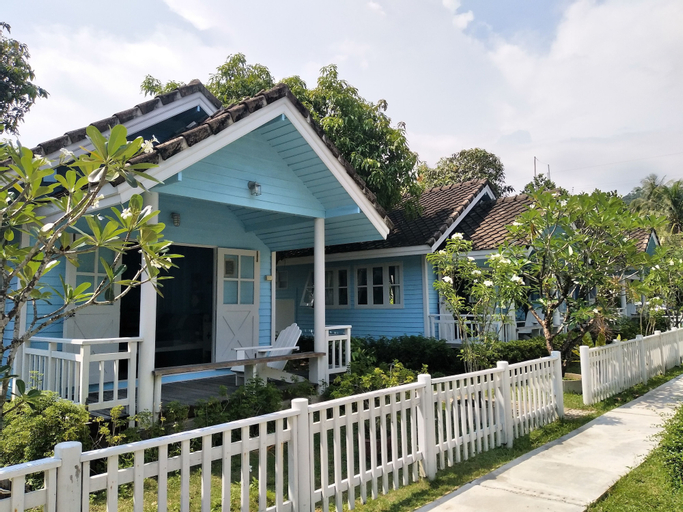 Baan Takarkard, Khlong Yai