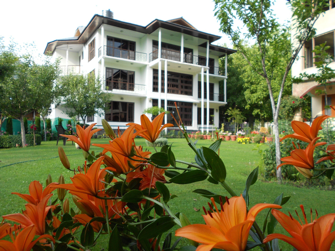 Treebo Pahalgam Premier, Anantnag