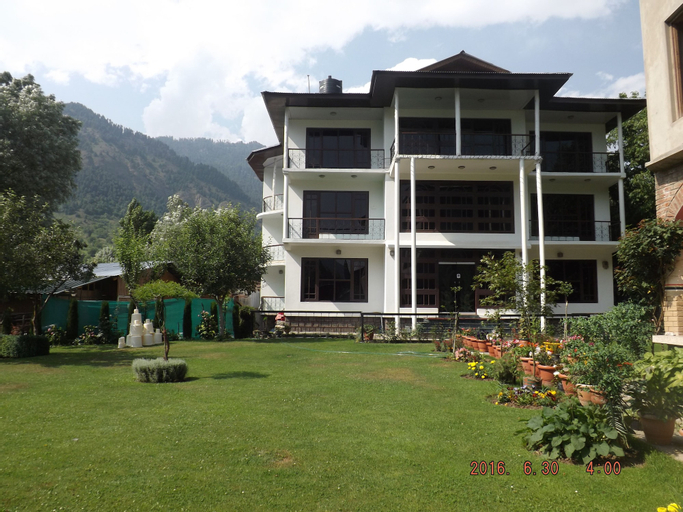 Treebo Pahalgam Premier, Anantnag