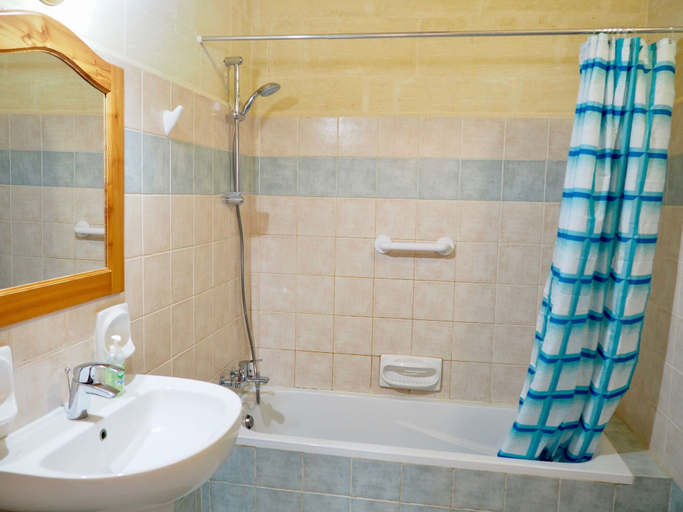 Bathroom 4, Dun Nastas Farmhouse