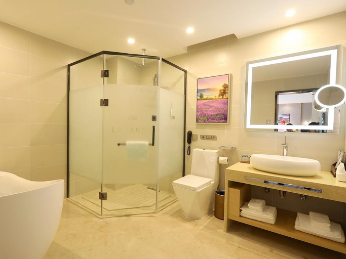 Bathroom, Lavande Hotel Kunming Hi-tech Zone, Kunming