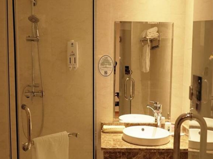 Bathroom, GreenTree Inn Huanzhu(S)Rd.Transit Center Express, Beihai