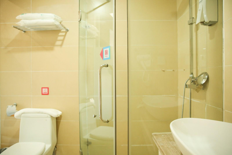 Bathroom, PAI Hotel Puyang Feilong Bus Terminal Shengli Road, Puyang