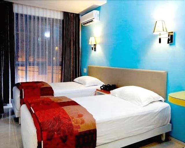 Dewarna Hotel Arifin Malang, Malang