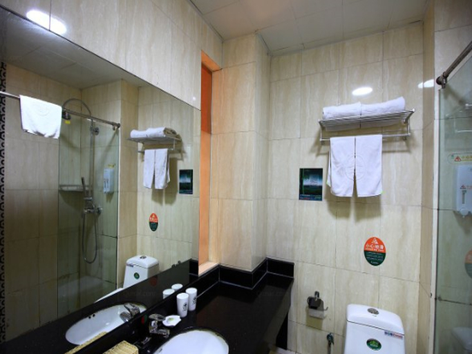 Bathroom 5, GreenTree Inn Qingdao SDUST Express Hotel, Qingdao