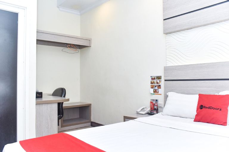 Reddoorz Plus near Makassar Town Square, Maros