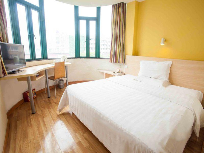 Bedroom 2, 7 Days Inn Yiyang Shengli Road, Shangrao
