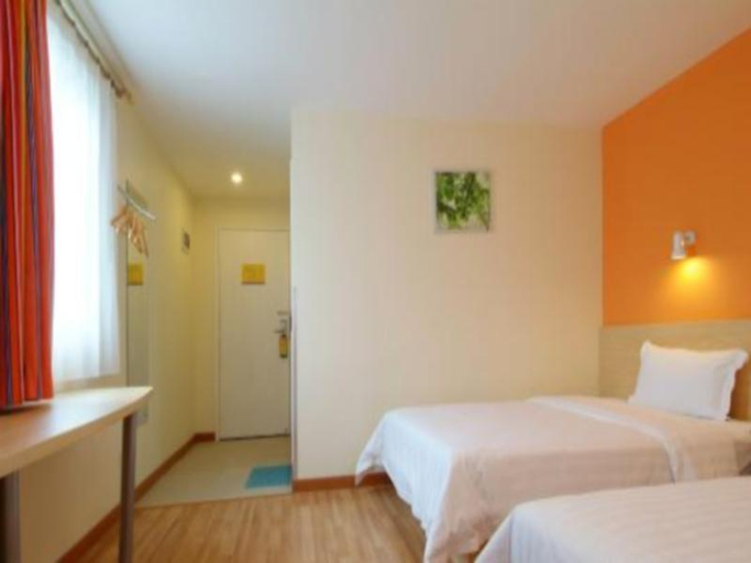 Bedroom 2, 7 Days Inn Xiangyang Gulou Branch, Xiangfan