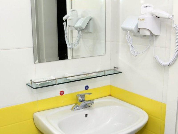 Bathroom 4, 7 Days Inn Chengdu North Railway Station 2nd Branch, Chengdu