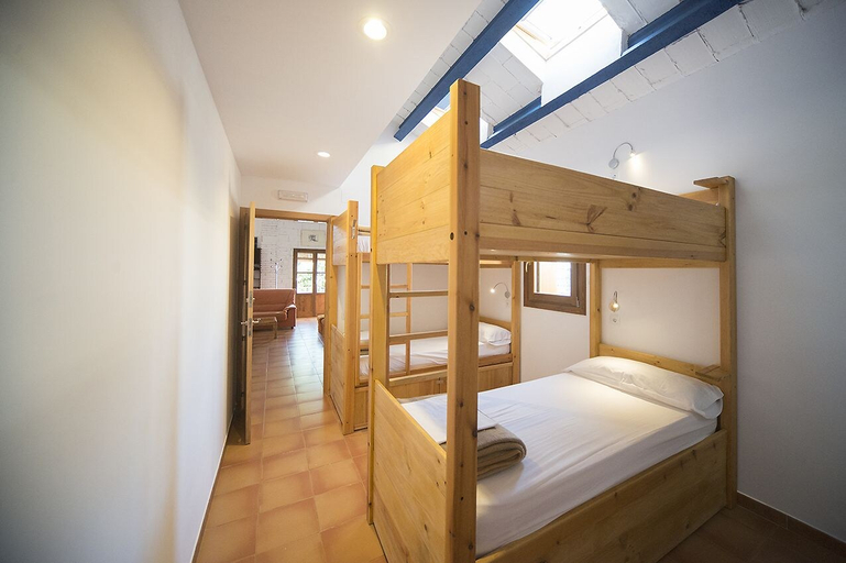 Bedroom 2, Crux Albergue, Huesca