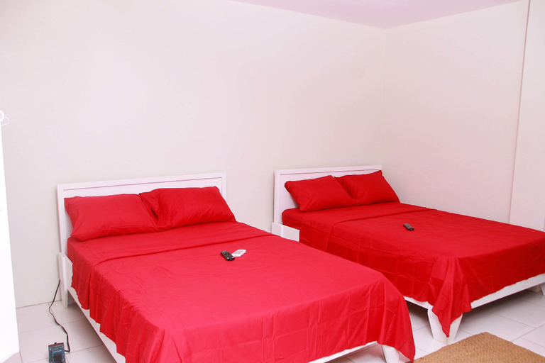 Bedroom 2, Operative Car Rental & La Porsuette Inn