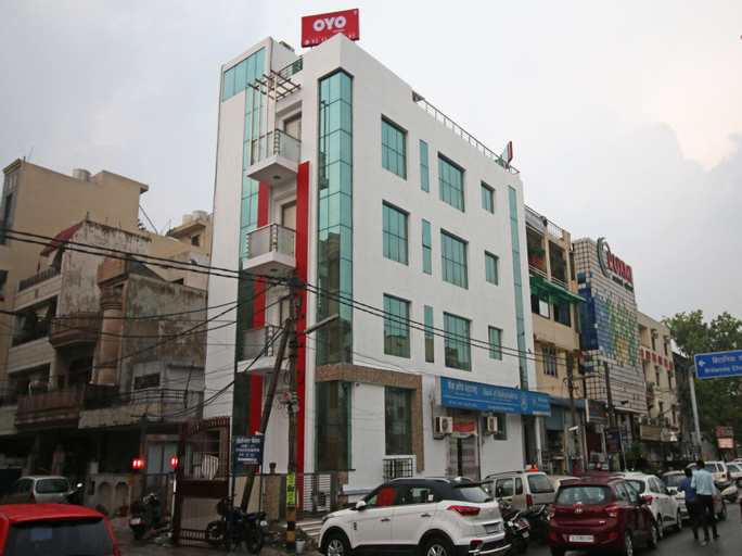 OYO Flagship 555 Pitampura, West