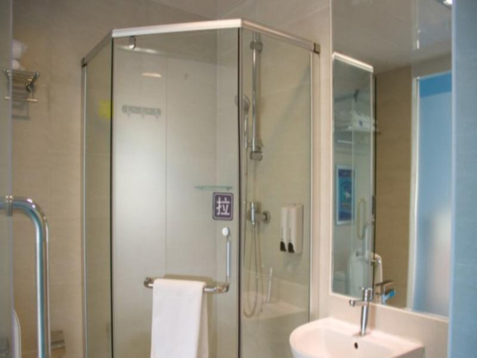 Bathroom 5, 7 Days Inn Dongguan Houjie Exhibition Center, Dongguan