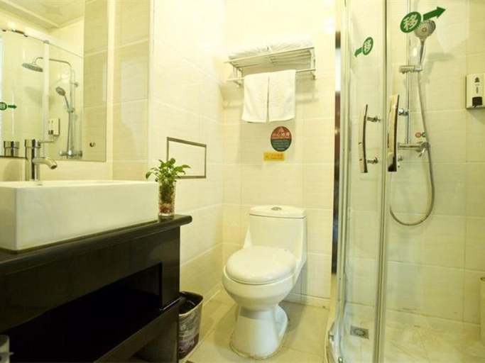 Bathroom 4, GreenTree Alliance BaYi Road Walking Street Hotel, Shanghai