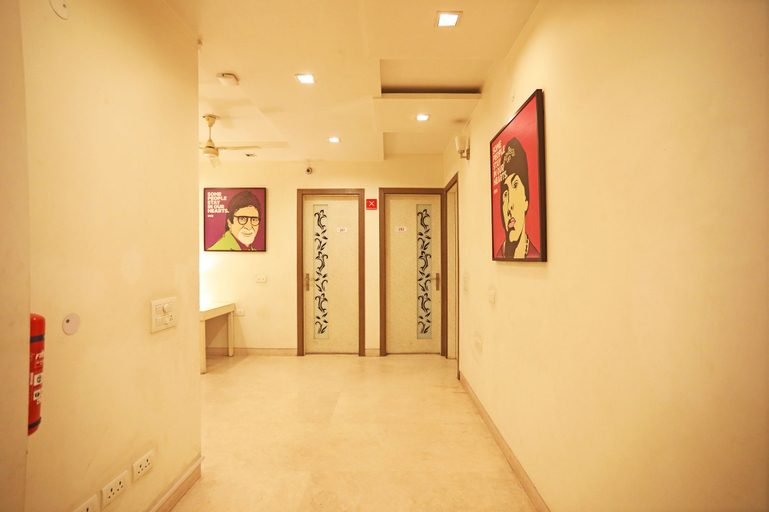 OYO Flagship 555 Pitampura, West