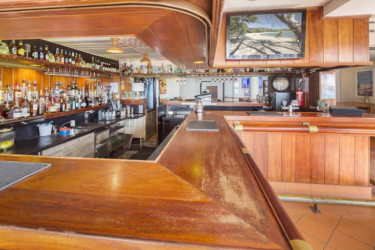 Food & Drinks 5, Ocean Views 9, Whitsunday