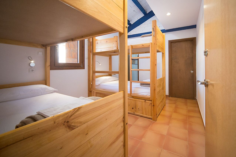 Bedroom 4, Crux Albergue, Huesca