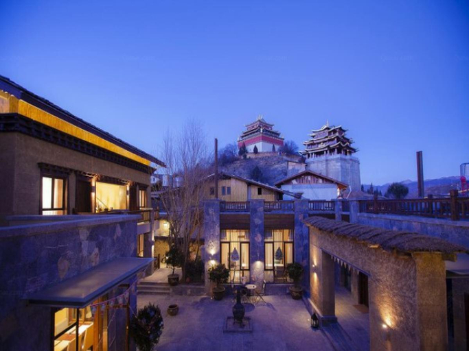 Exterior & Views
