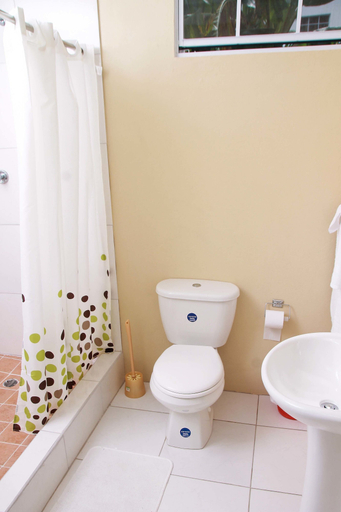 Bathroom 3, Operative Car Rental & La Porsuette Inn