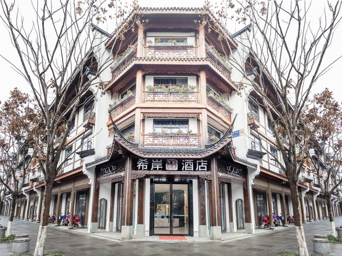 Exterior & Views