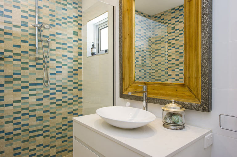 Bathroom 4, 1 Bright Point Apartment 1504, Magnetic Island