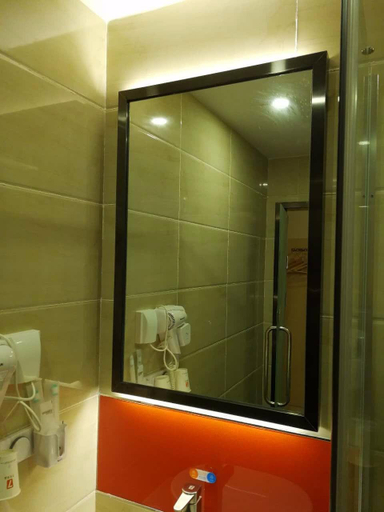 Bathroom 4, 7Days Premium Beijing Xidan Lingjing Hutong Metro Station Branch, Beijing