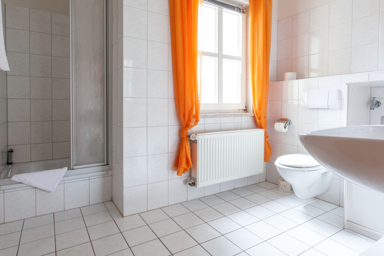 Bathroom 4, Hotel Am Grudenberg, Harz