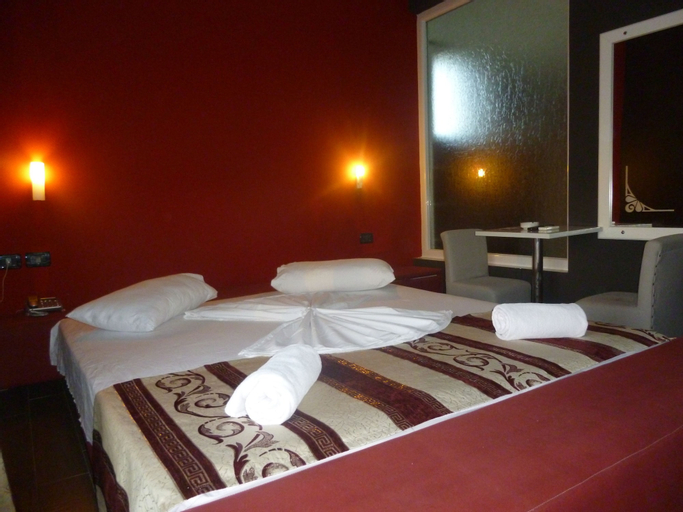 Hotel Red Apple, Fierit