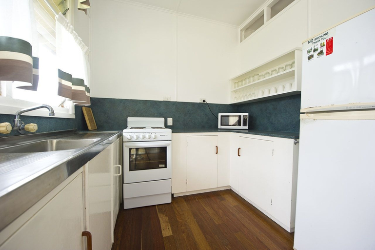 Others 5, Kooyong Apartment 2, Magnetic Island