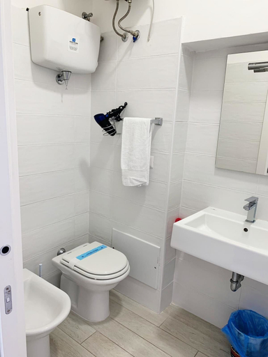 Bathroom 5, Il Veliero B&B, Latina