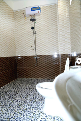 Bathroom 5, Son Tinh Hotel, Bố Trạch