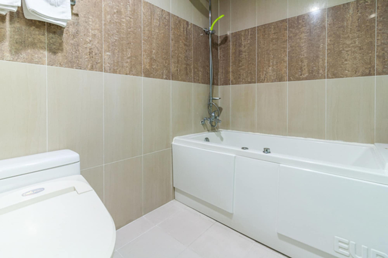 Bathroom, Mong Motel, Gangbuk
